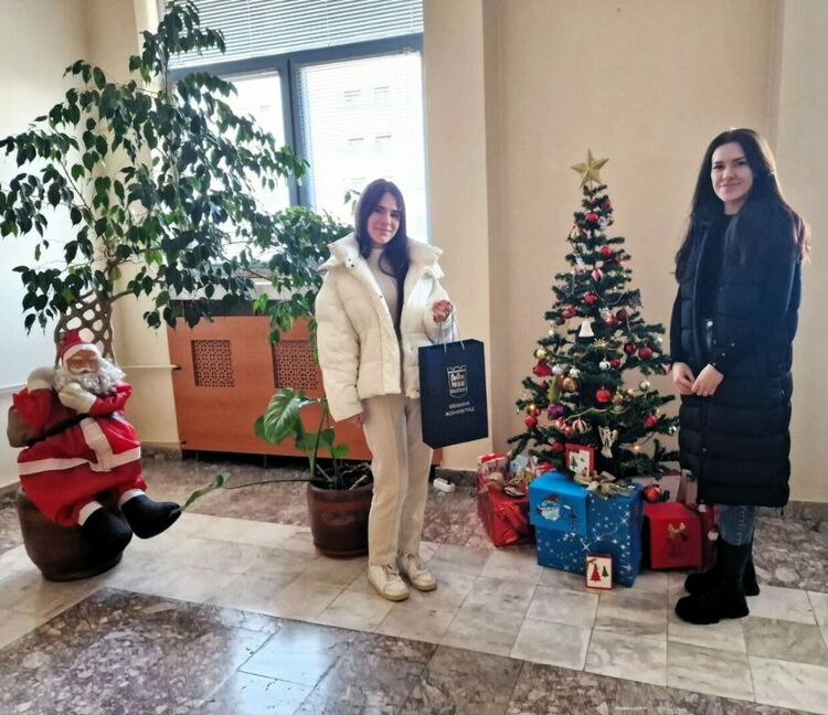 Анелия Палазова е победителят в коледния конкурс на асеновградската община