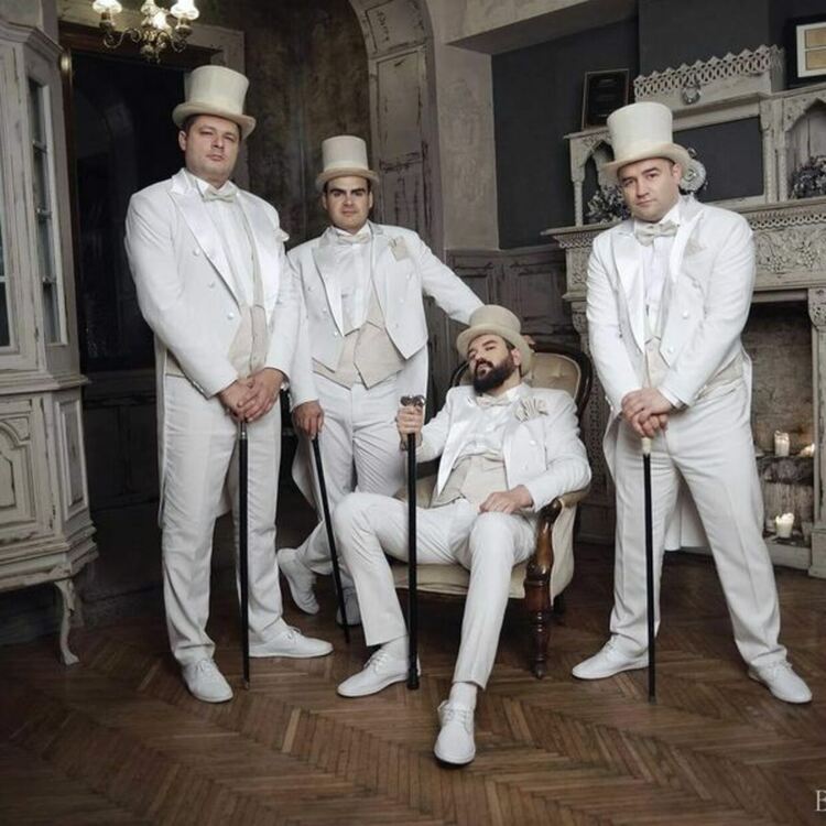  Квартет „Стрингс“, повдигнаха градуса на настроението със своите изпълнения