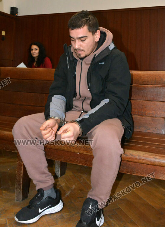 Оставиха в ареста 28-годишен, задържан с мигранти при полицейска гонка и удар в патрулка