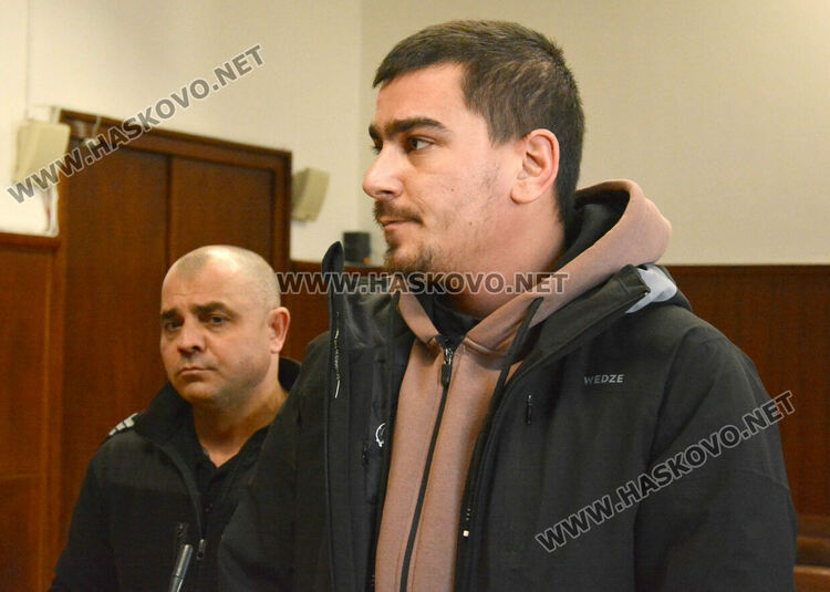 Оставиха в ареста 28-годишен, задържан с мигранти при полицейска гонка и удар в патрулка