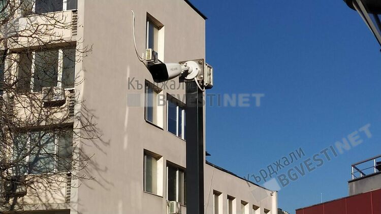 Общинарите си гарантираха сигурността,  възстановена е бариерата и видеонаблюдението на паркинга пред Белия кораб