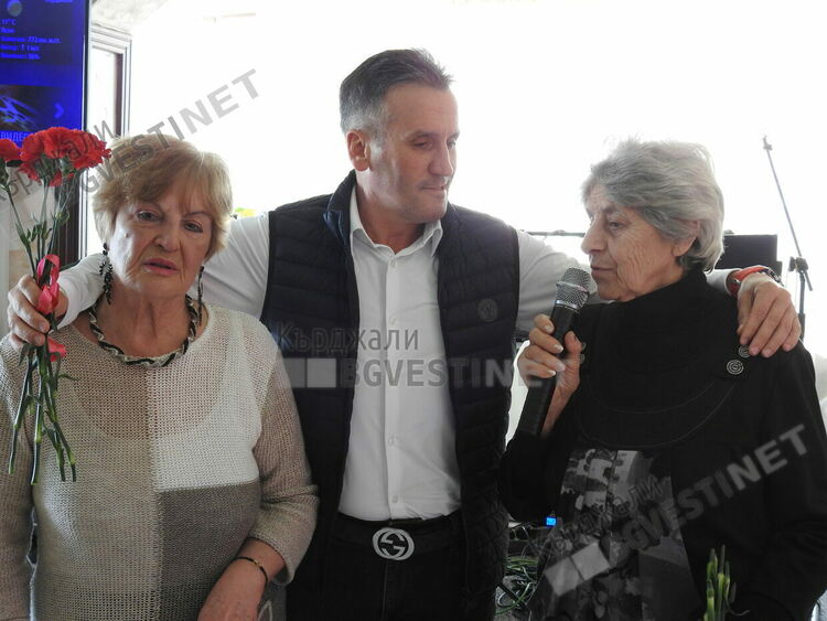 Фахри Идриз подари празник на пенсионерите от Кърджали за Нова година