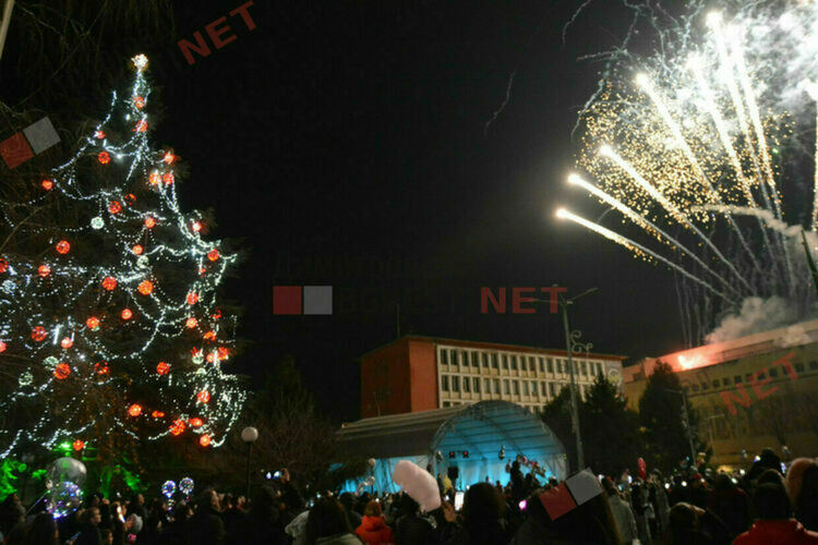 Димитровград ще посрещне Новата 2024 година с новогодишна наздравица, празнична заря и оркестър