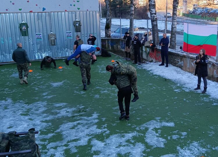 Военослужещи от 101-ви Алпийски полк почетоха паметта на загиналите при атентата в Кербала