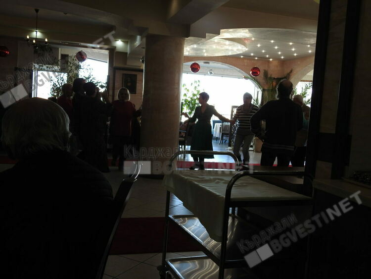 Фахри Идриз подари празник на пенсионерите от Кърджали за Нова година