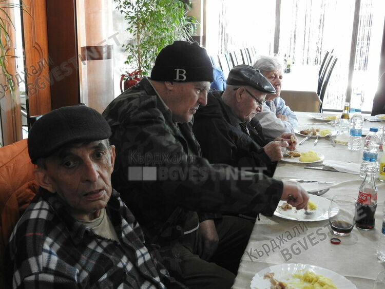 Фахри Идриз подари празник на пенсионерите от Кърджали за Нова година