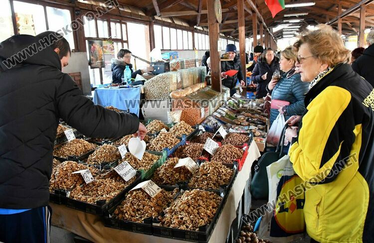 Последно зареждане за новогодишната трапеза