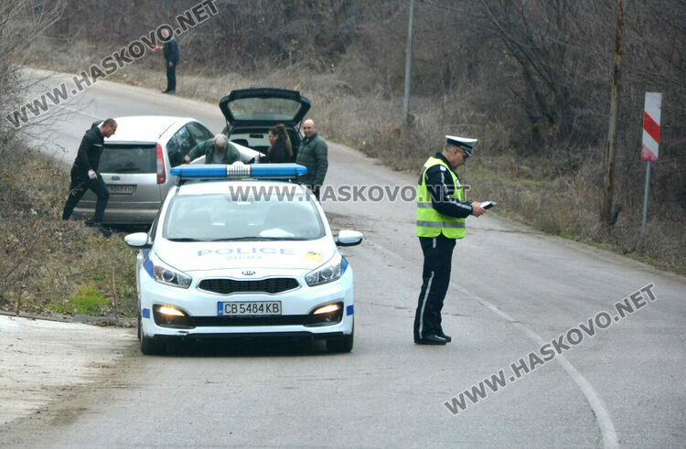 Форд се заби в стълб до Дивото козле