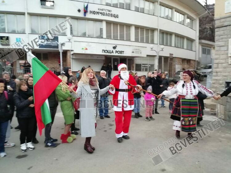 Благотворителен празник събра жители и гости на Момчиловци на площада