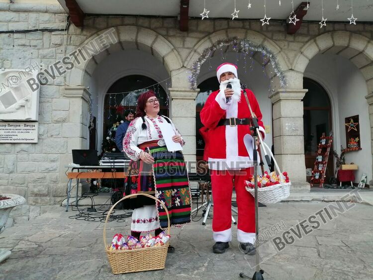 Благотворителен празник събра жители и гости на Момчиловци на площада