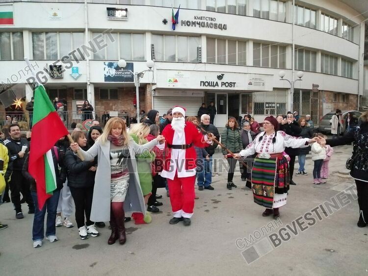 Благотворителен празник събра жители и гости на Момчиловци на площада