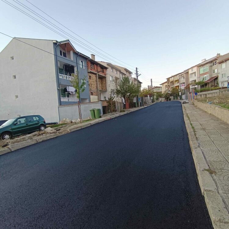 Асфалтират улици в Момчилград