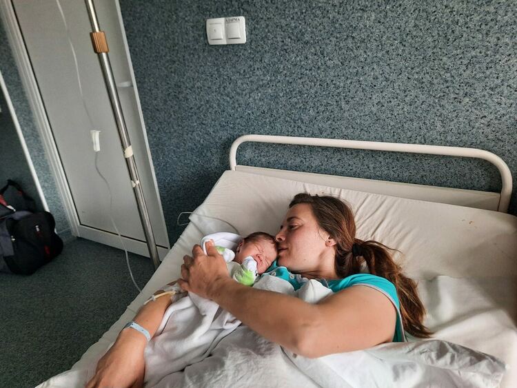 снимка:Малкият Венцислав с майка си Диана /МБАЛ-Смолян