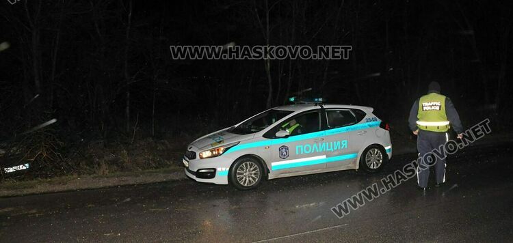 Млад водач падна с Форд в канавка край пътя Хасково - Минерални бани