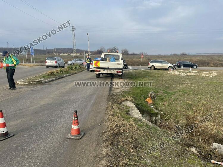 Двама души пострадаха при катастрофа край Книжовник