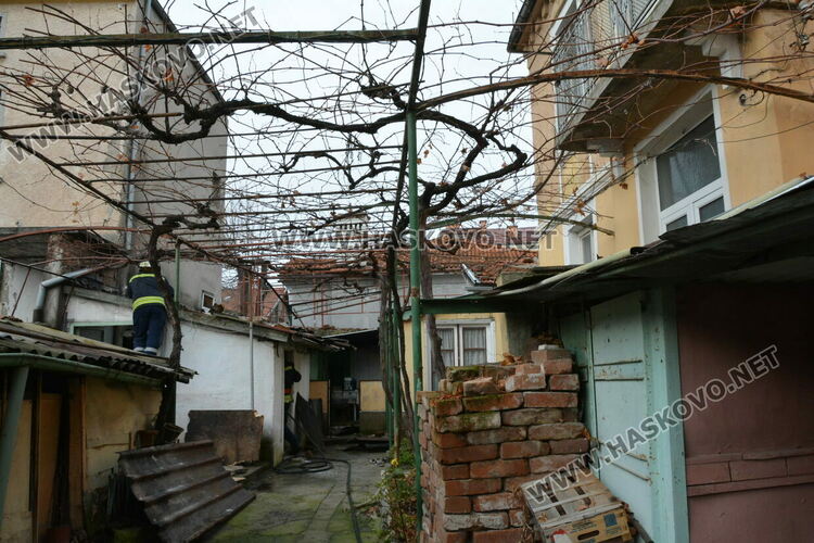 Постройка изгоря в центъра на Хасково