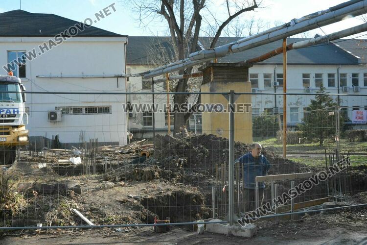 За 600 000 лв. изграждат топла връзка и асансьор в МБАЛ – Хасково