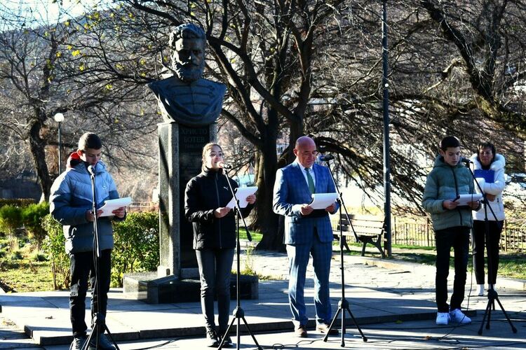 Асеновград отбеляза годишнината от рождението на Христо Ботев 