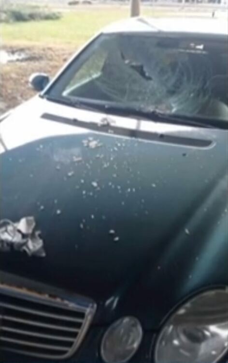 Бетонна отломка от мост падна върху движеща се кола на бул. "Цариградско шосе" в София