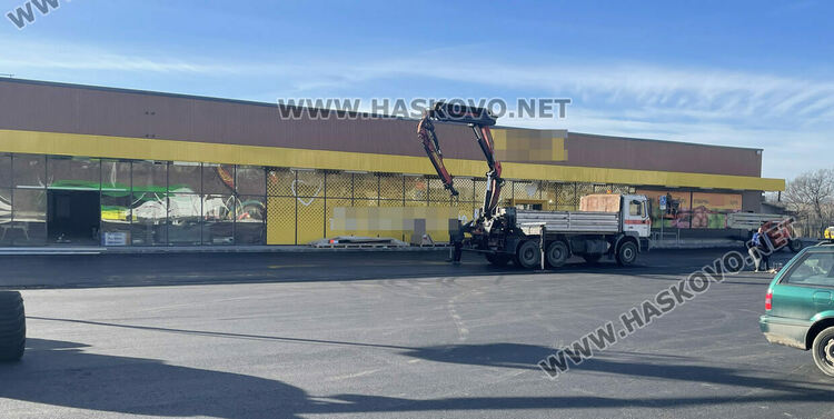 Нова организация на движението по улица „Банска“ заради нов хипермаркет