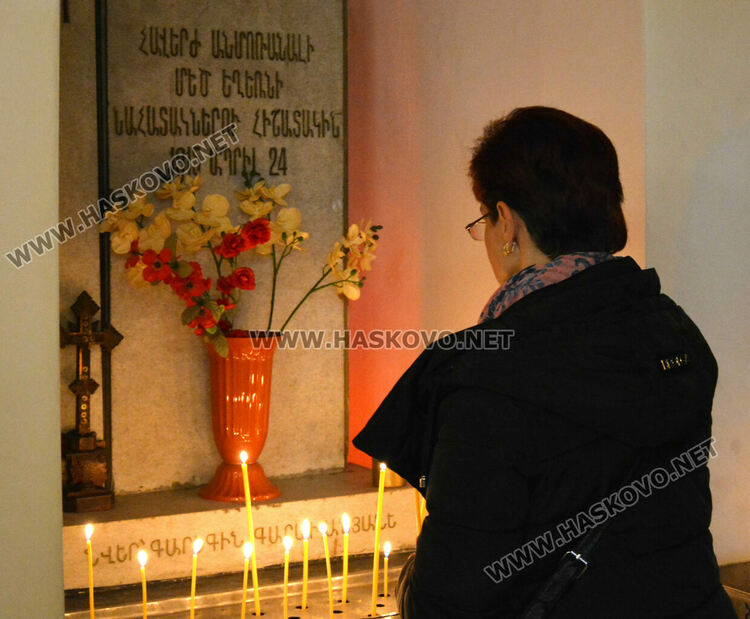 Църковна служба и освещаване на нарове за арменската Коледа