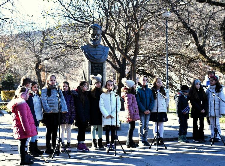 Асеновград отбеляза годишнината от рождението на Христо Ботев 