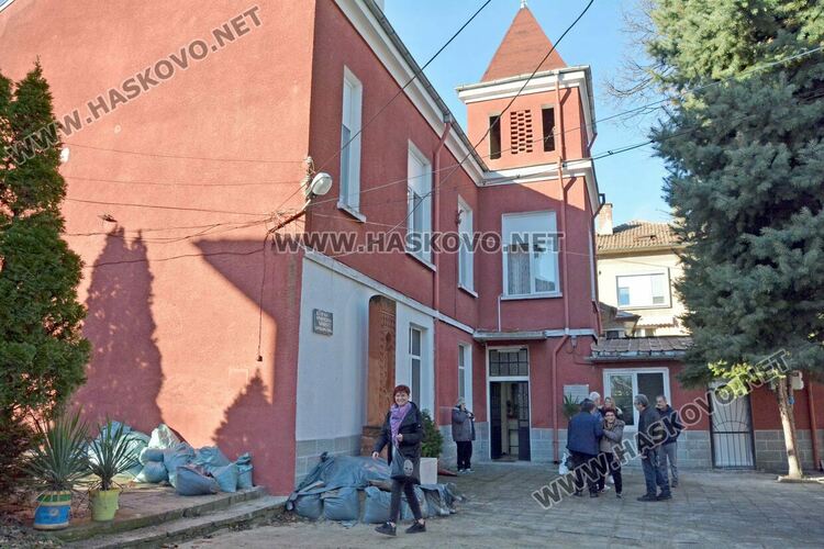 Църковна служба и освещаване на нарове за арменската Коледа