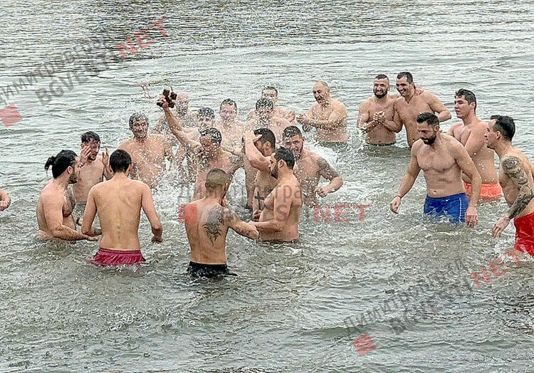 Янислав за 4-та година спасява кръста в Димитровград