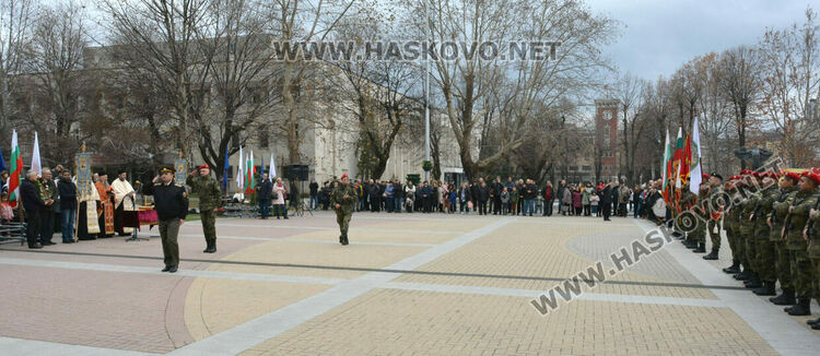 Тържествен водосвет и освещаване на бойните знамена в Хасково на Богоявление