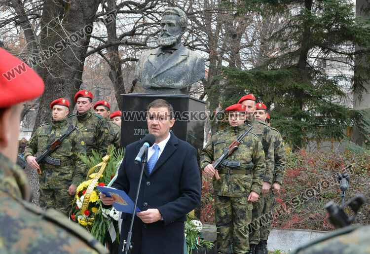 Хасково се преклони пред героизма на Христо Ботев за 176 г. от рождението му