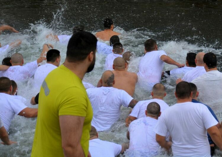 Мартин Пеев отново "спаси" кръста в Асеновград 