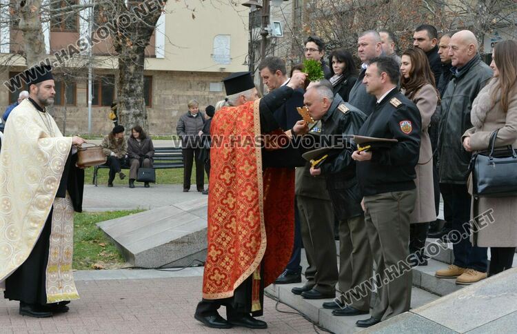 Тържествен водосвет и освещаване на бойните знамена в Хасково на Богоявление