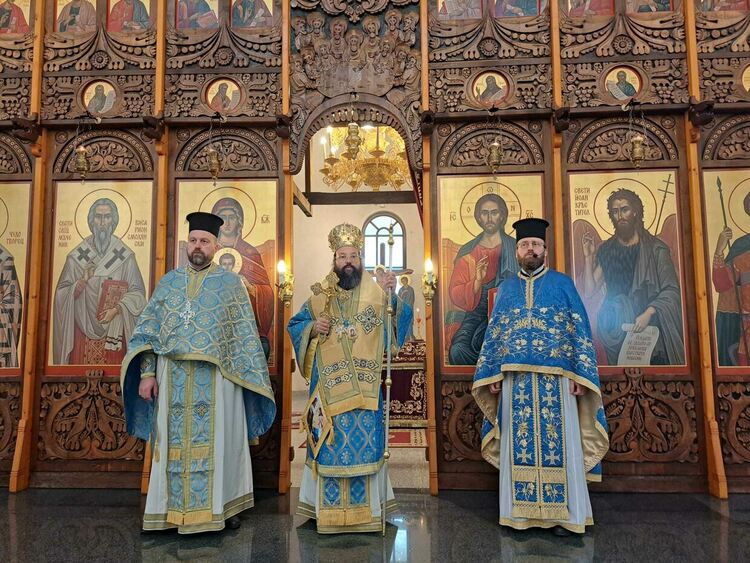 40-годишният Иван Бялков спаси кръста от водите на река Черна в Смолян /галерия/