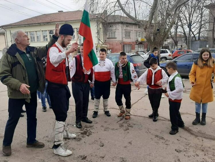 Софиянец извади кръста от река Каялийка в Искра