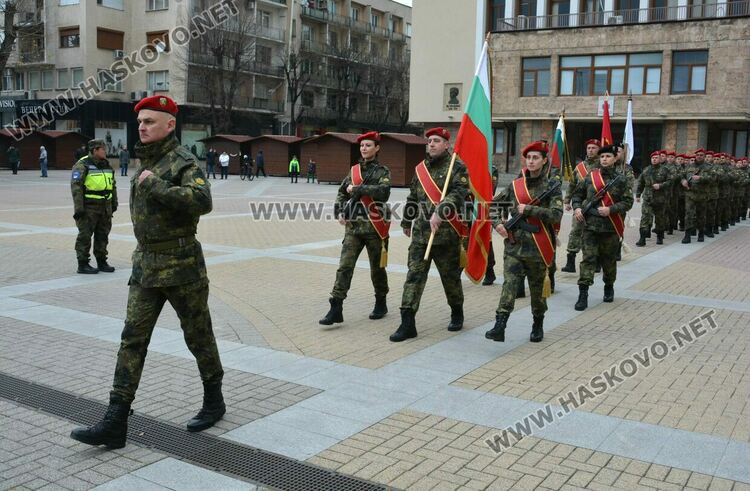 Тържествен водосвет и освещаване на бойните знамена в Хасково на Богоявление