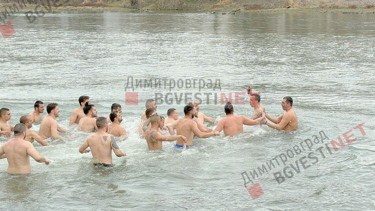 Янислав за 4-та година спасява кръста в Димитровград