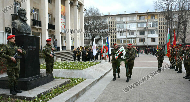 Хасково се преклони пред героизма на Христо Ботев за 176 г. от рождението му