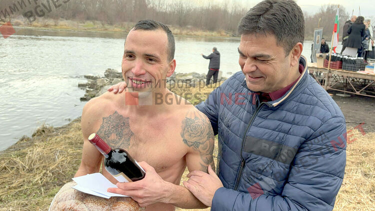 Янислав за 4-та година спасява кръста в Димитровград