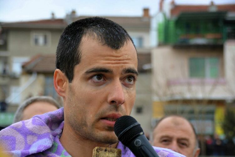 Мартин Пеев отново "спаси" кръста в Асеновград 