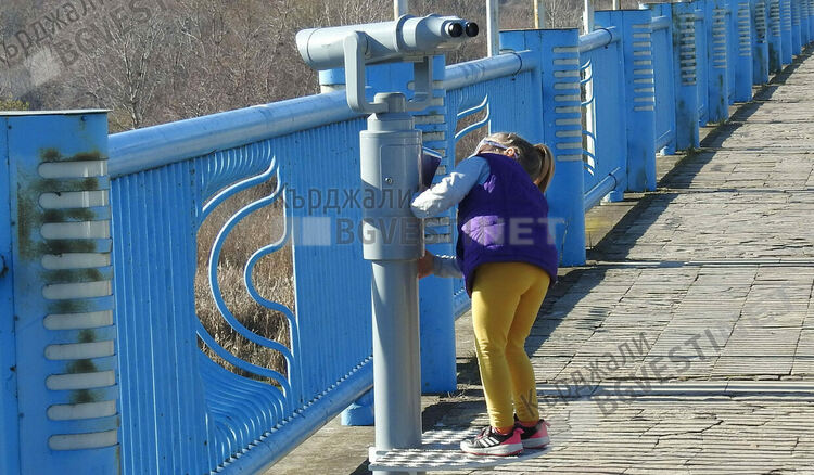 Далекогледът за Чапловата колония в Кърджали е разбит за пари, стойността му е 10 бона