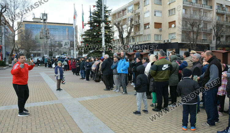 Хасковлии извиха опашка за безплатните дръвчета, поставиха дарителска кутия за Рени