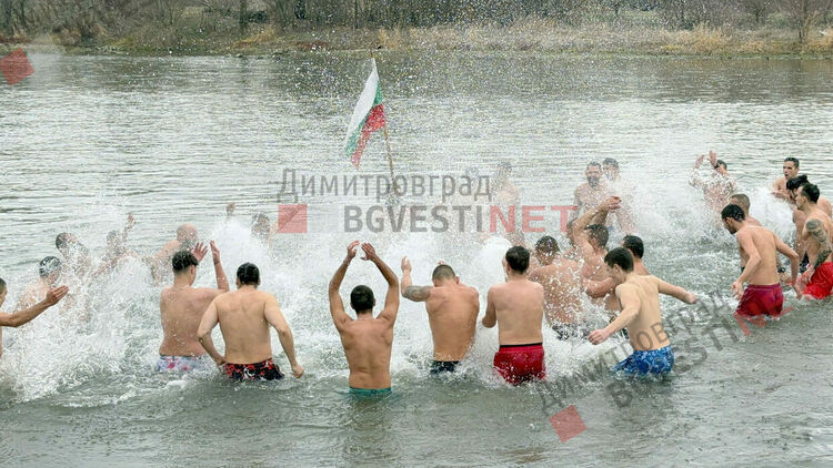 Янислав за 4-та година спасява кръста в Димитровград