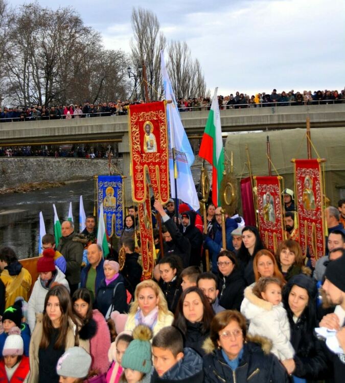 Мартин Пеев отново "спаси" кръста в Асеновград 