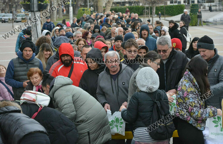 Хасковлии извиха опашка за безплатните дръвчета, поставиха дарителска кутия за Рени