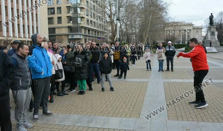Хасковлии извиха опашка за безплатните дръвчета, поставиха дарителска кутия за Рени
