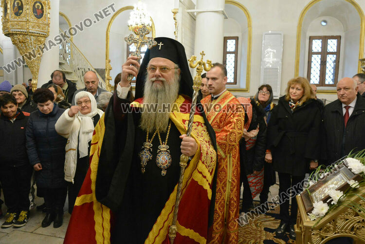 Владиката служи в „Света Богородица“ на Ивановден