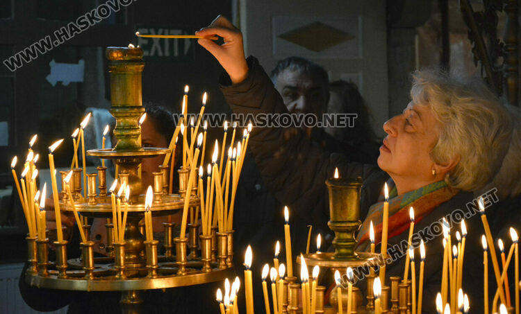 Владиката служи в „Света Богородица“ на Ивановден