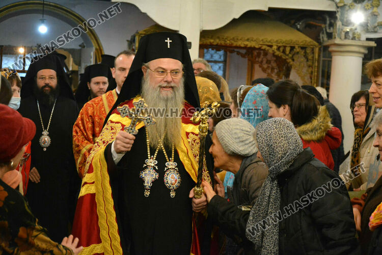Владиката служи в „Света Богородица“ на Ивановден