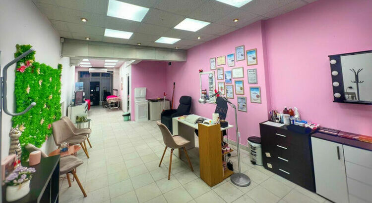 Още 300 лв. за Рени от салон за красота