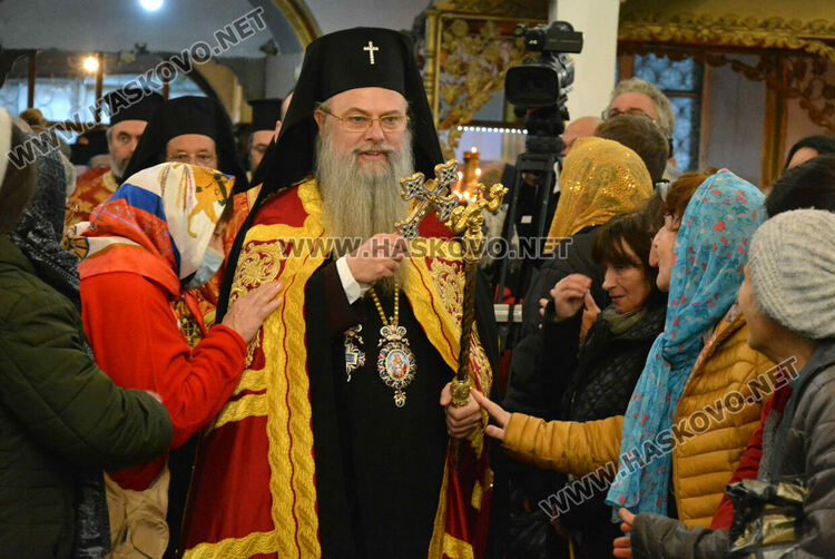 Владиката служи в „Света Богородица“ на Ивановден